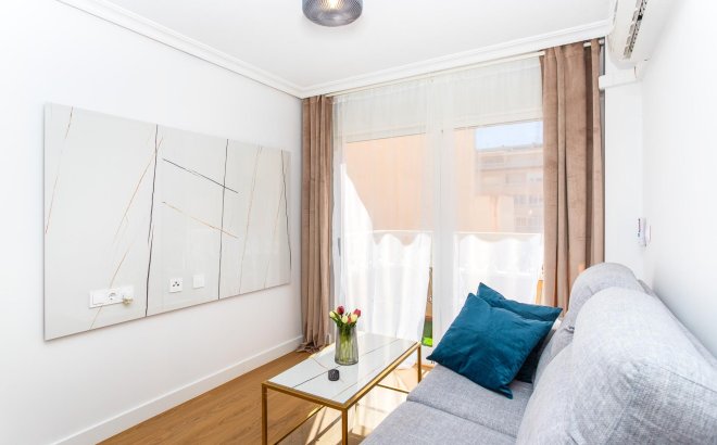 Resale - Apartment -
Torrevieja - Centro
