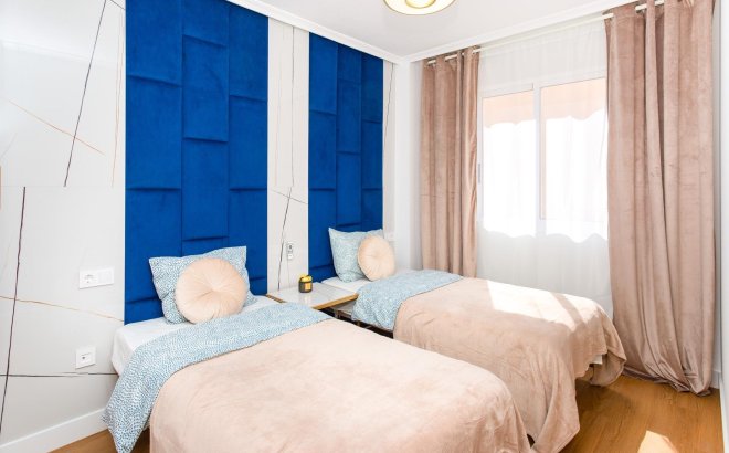 Resale - Apartment -
Torrevieja - Centro