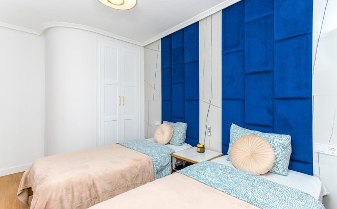 Resale - Apartment -
Torrevieja - Centro