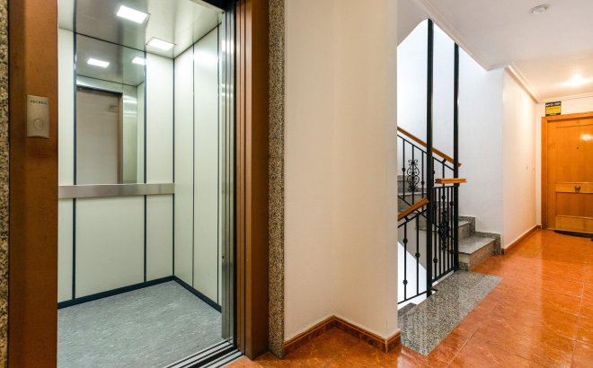 Resale - Apartment -
Torrevieja - Centro