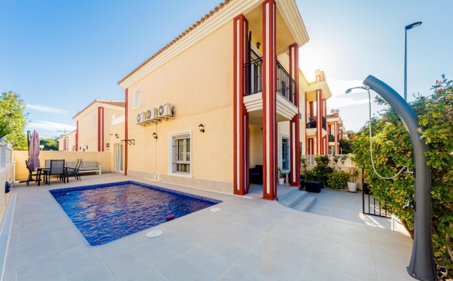 Resale - Dúplex -
Dehesa de Campoamor - Costa Blanca