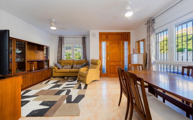 Resale - Dúplex -
Dehesa de Campoamor - Costa Blanca