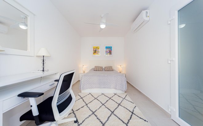 Resale - Dúplex -
Dehesa de Campoamor - Costa Blanca