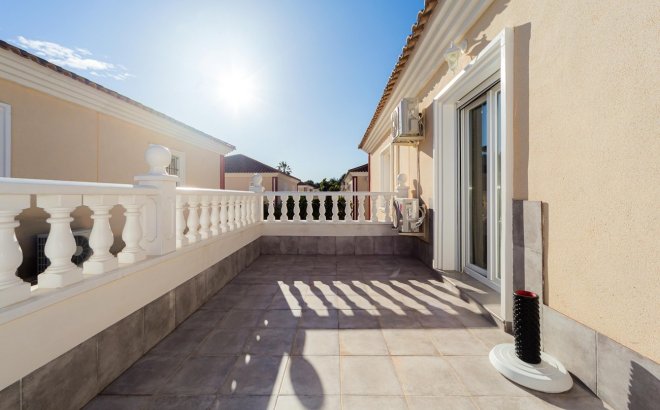 Resale - Dúplex -
Dehesa de Campoamor - Costa Blanca