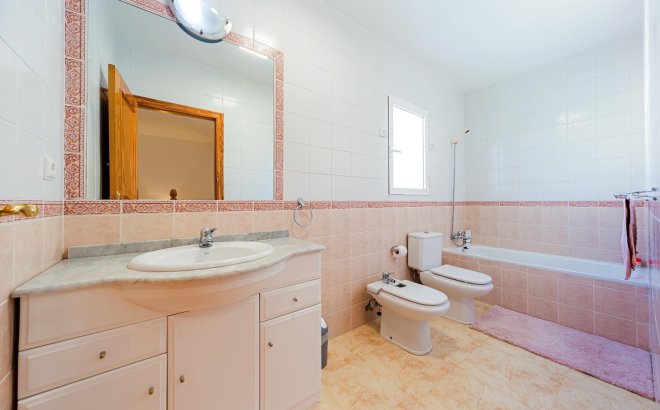 Resale - Dúplex -
Dehesa de Campoamor - Costa Blanca