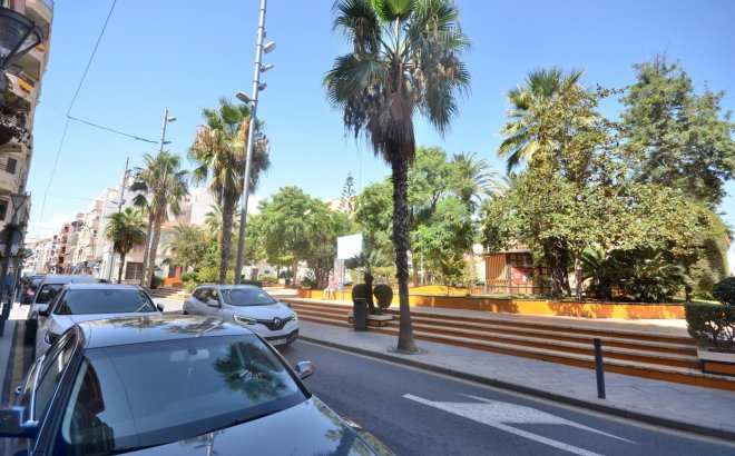 Herverkoop - Appartement -
Torrevieja - Centro