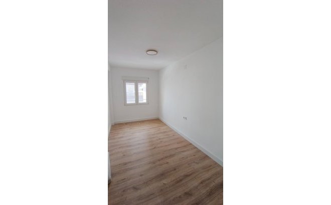 Resale - Apartment -
Torrevieja - Centro