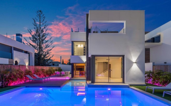 Resale - Villa -
Torrevieja - Torreta Florida