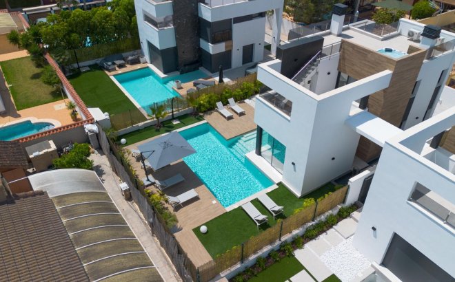 Resale - Villa -
Torrevieja - Torreta Florida