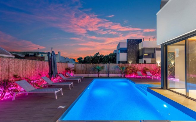 Resale - Villa -
Torrevieja - Torreta Florida