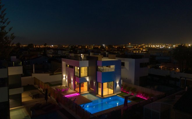 Resale - Villa -
Torrevieja - Torreta Florida