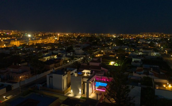 Resale - Villa -
Torrevieja - Torreta Florida