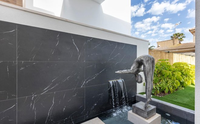 Resale - Villa -
Torrevieja - Torreta Florida