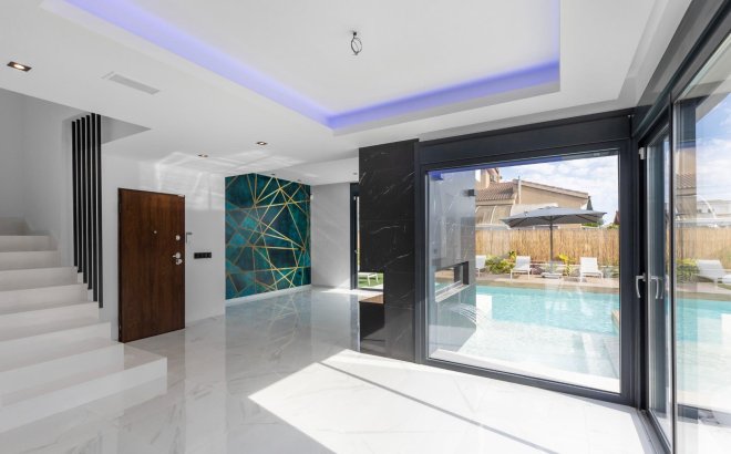 Resale - Villa -
Torrevieja - Torreta Florida