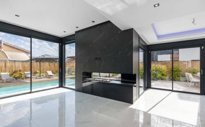 Resale - Villa -
Torrevieja - Torreta Florida