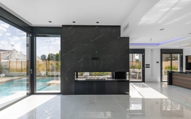 Resale - Villa -
Torrevieja - Torreta Florida