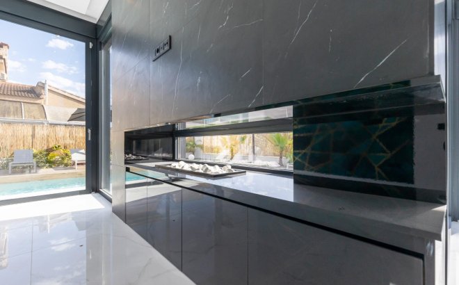 Resale - Villa -
Torrevieja - Torreta Florida