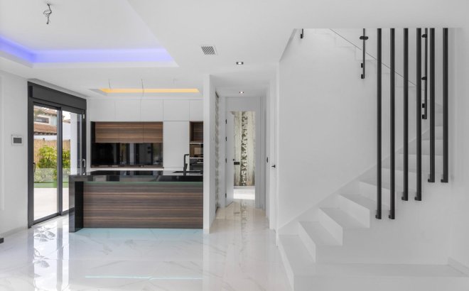 Resale - Villa -
Torrevieja - Torreta Florida