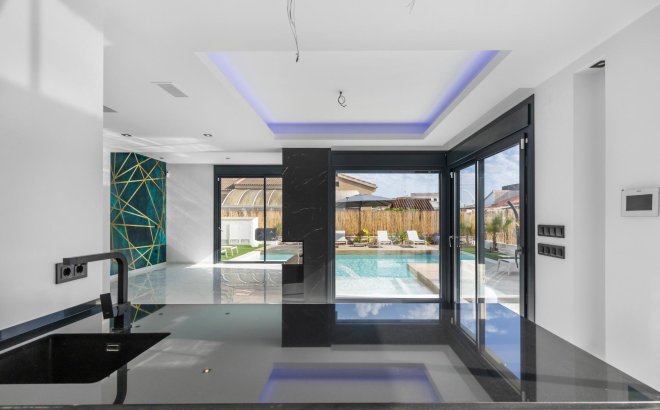 Resale - Villa -
Torrevieja - Torreta Florida