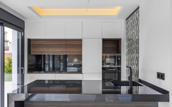 Resale - Villa -
Torrevieja - Torreta Florida