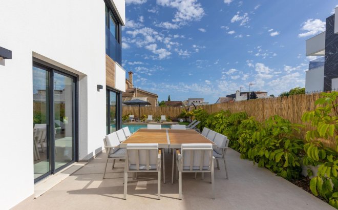 Resale - Villa -
Torrevieja - Torreta Florida