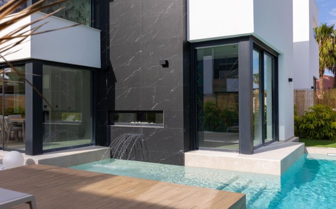 Resale - Villa -
Torrevieja - Torreta Florida