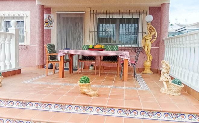 Resale - Villa -
Torrevieja - La Siesta