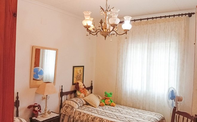 Resale - Villa -
Torrevieja - La Siesta