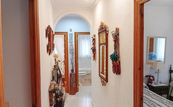 Resale - Villa -
Torrevieja - La Siesta