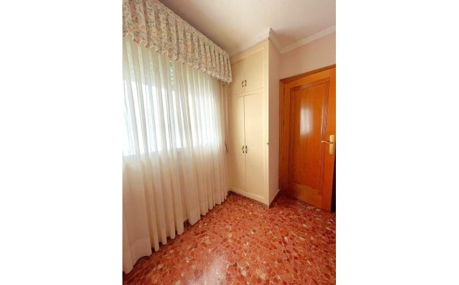 Resale - Apartment -
Torrevieja - Estacion De Autobuses