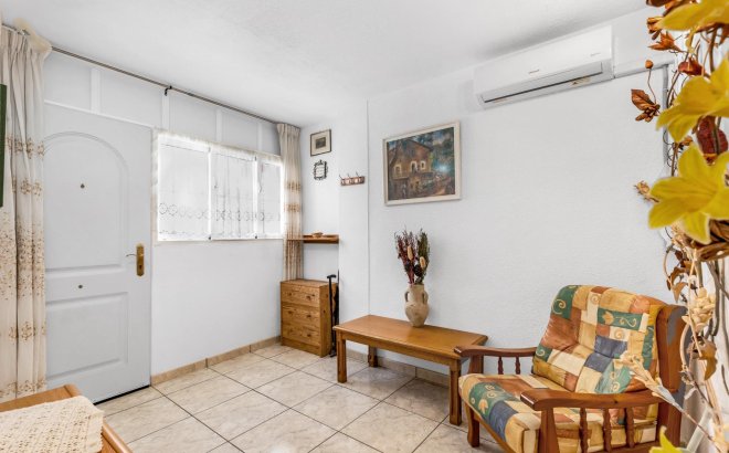 Resale - Bungalow -
Torrevieja - Centro