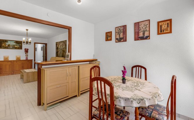 Resale - Bungalow -
Torrevieja - Centro