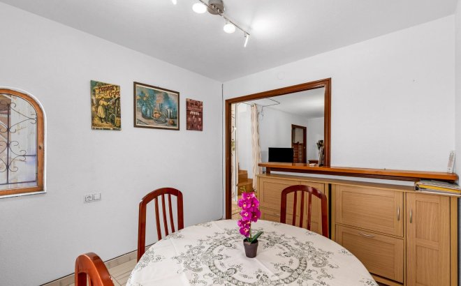 Resale - Bungalow -
Torrevieja - Centro