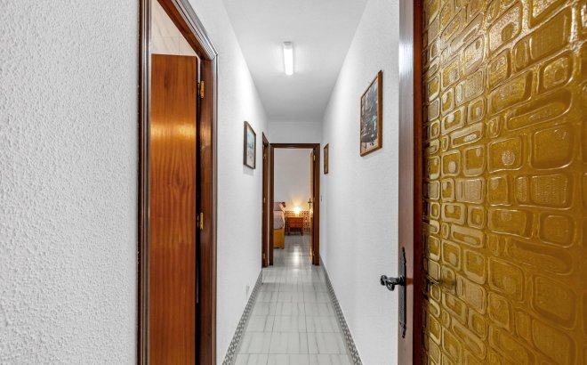 Resale - Bungalow -
Torrevieja - Centro