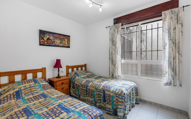 Resale - Bungalow -
Torrevieja - Centro