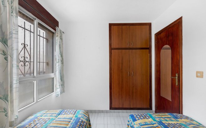 Resale - Bungalow -
Torrevieja - Centro