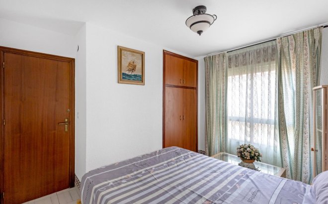 Resale - Bungalow -
Torrevieja - Centro