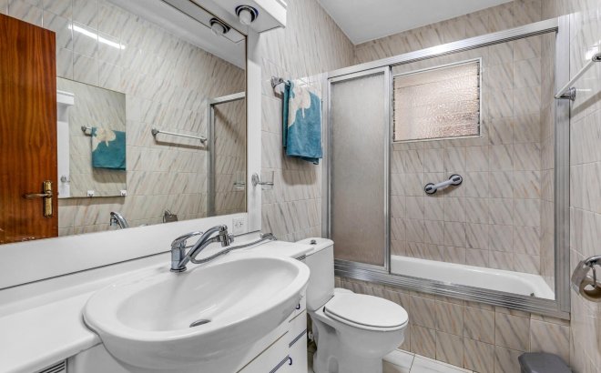 Resale - Bungalow -
Torrevieja - Centro