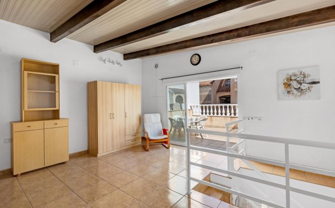 Resale - Bungalow -
Torrevieja - Centro