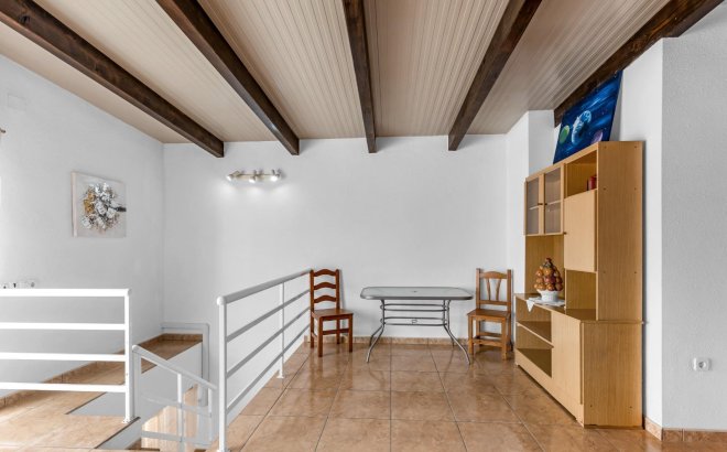 Resale - Bungalow -
Torrevieja - Centro