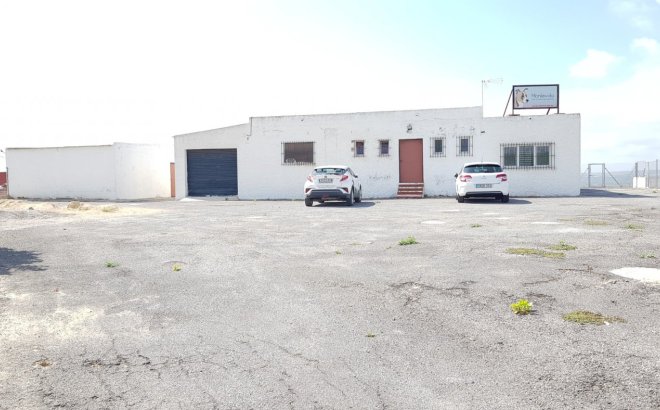 Resale - Finca -
Los Montesinos