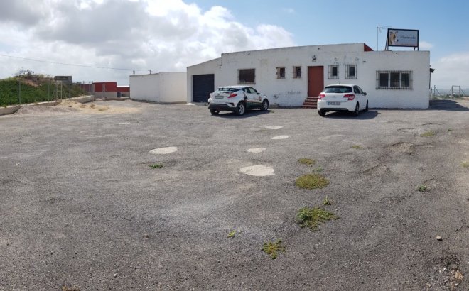 Resale - Finca -
Los Montesinos