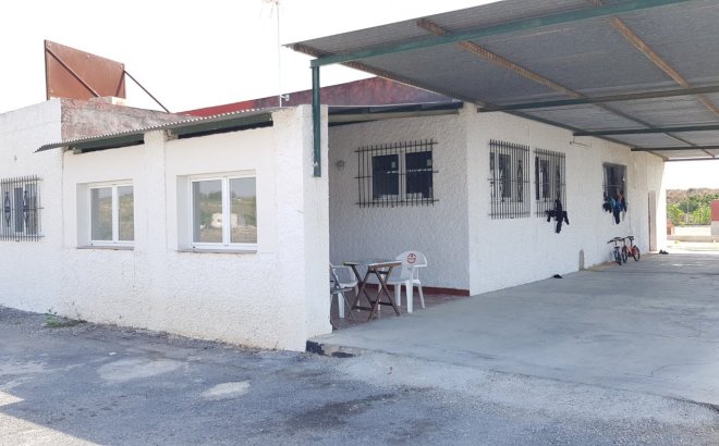 Resale - Finca -
Los Montesinos