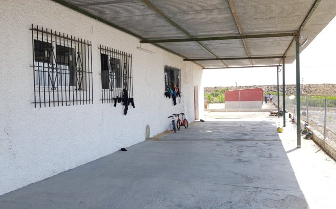 Resale - Finca -
Los Montesinos