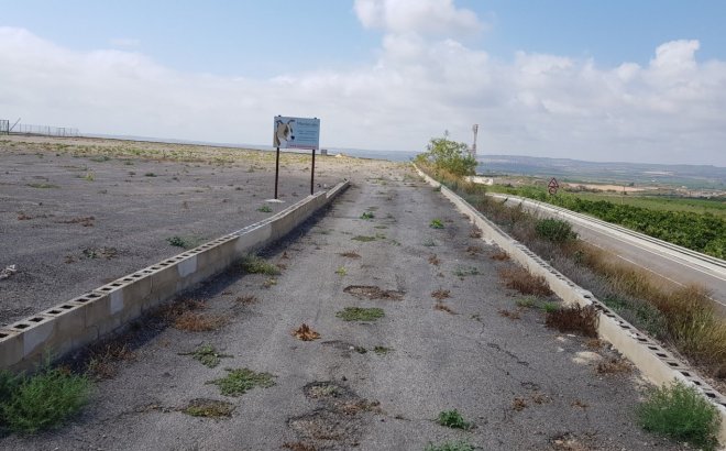 Resale - Finca -
Los Montesinos