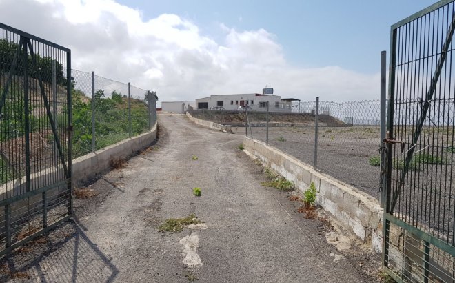 Resale - Finca -
Los Montesinos