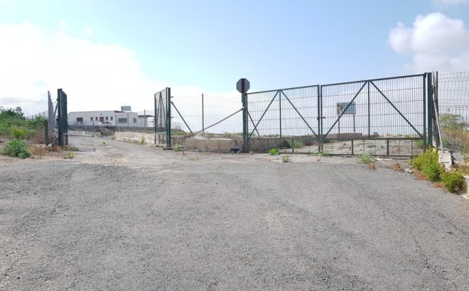 Resale - Finca -
Los Montesinos