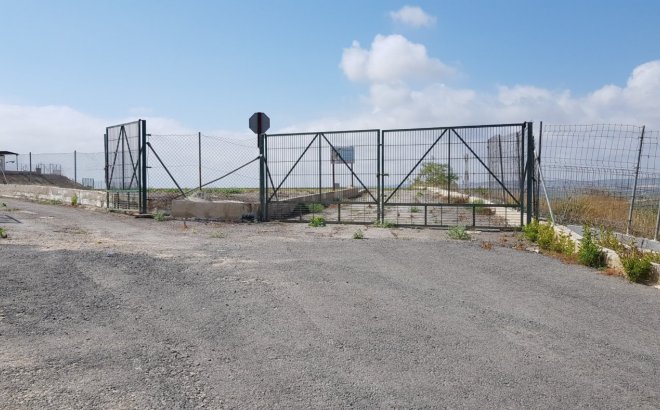 Resale - Finca -
Los Montesinos