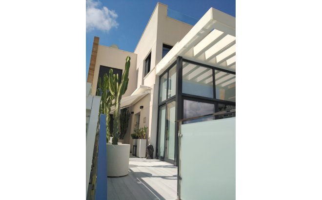 Resale - Villa -
Orihuela Costa - Costa Blanca