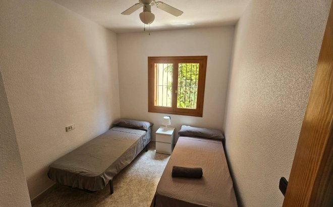 Resale - Bungalow -
Orihuela Costa - La Zenia